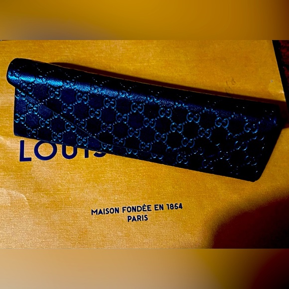 preloved Gucci foldable eyeglass holder (case) - Picture 1 of 2